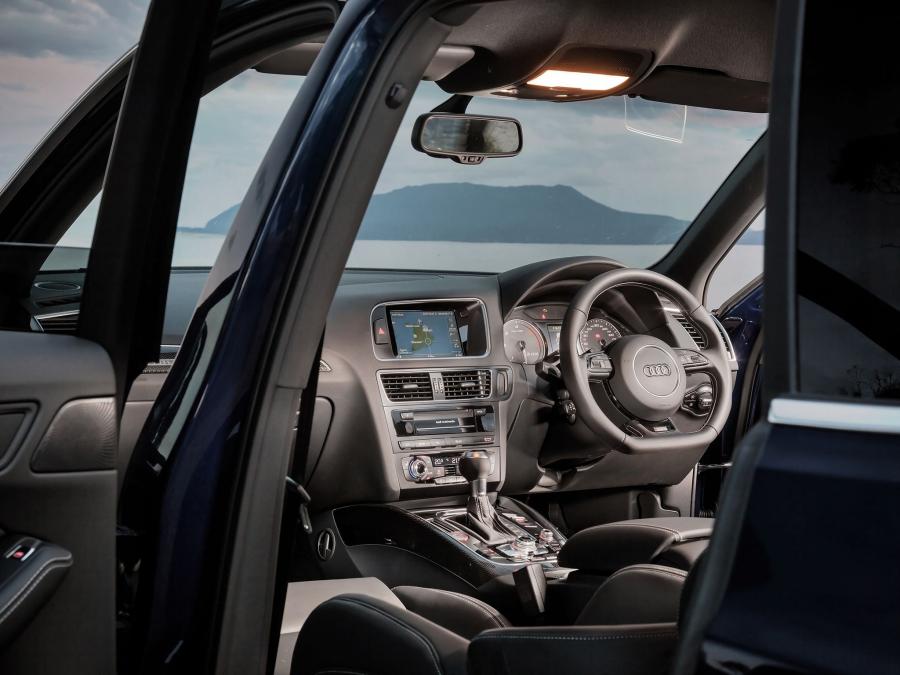Интерьер Audi SQ5 TDI (8R) 2013 года  (AU) (фото 15 из 22)